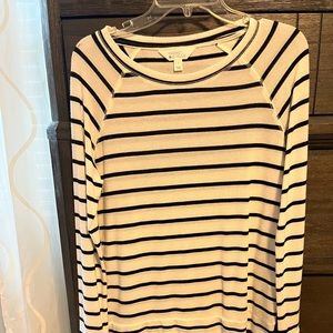 Market Spruce great condition Black and white